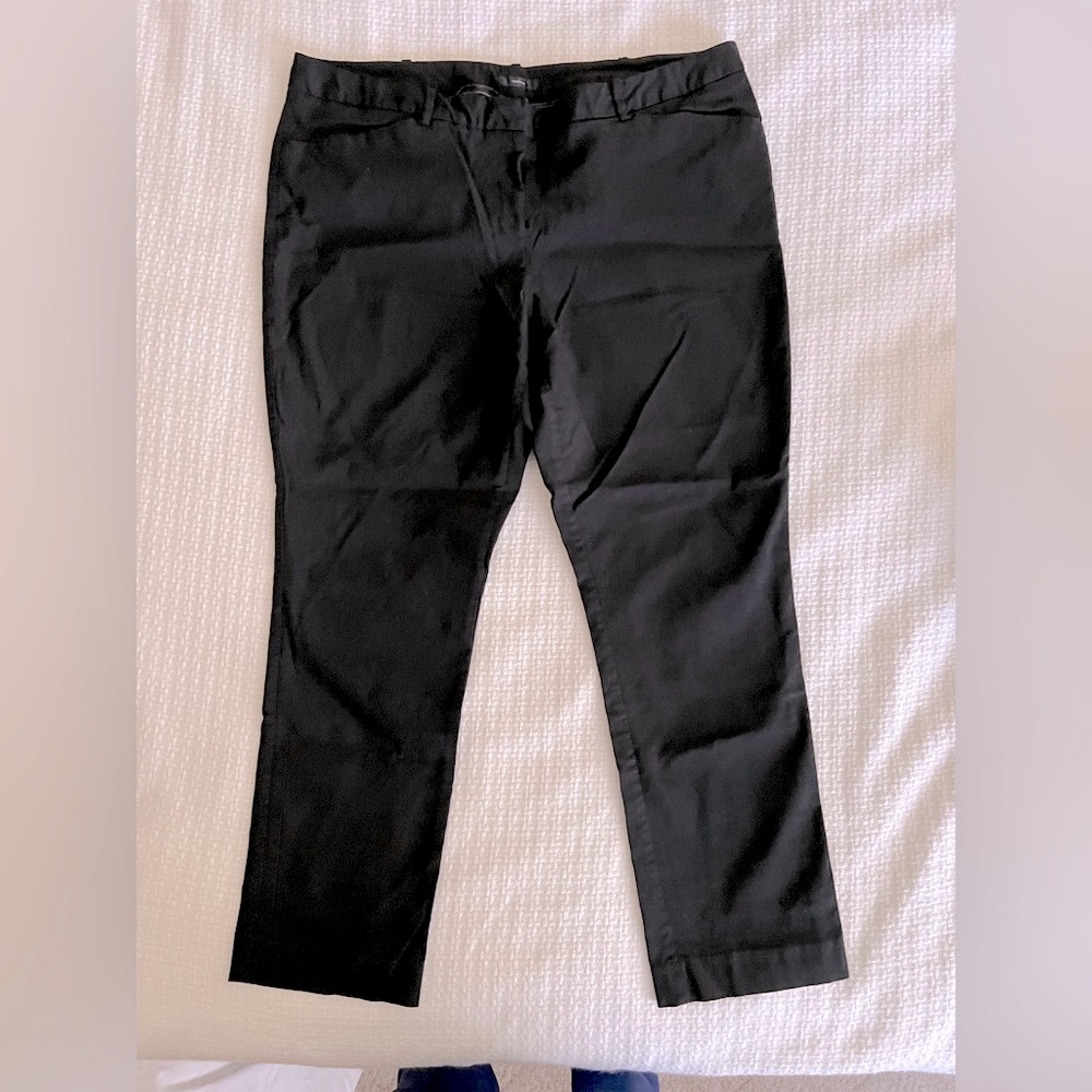 🌸Women’s Black dress pants with stretchy material, slim fit.